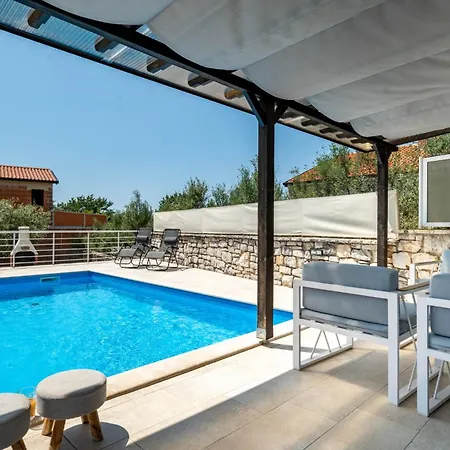 Casa Nadalina By Briskva Vila