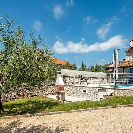 Casa Nadalina By Briskva Vila