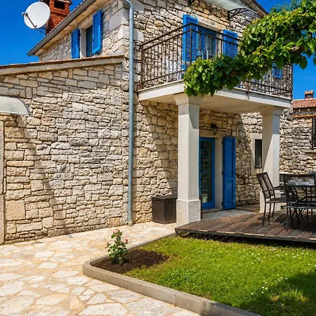 Casa Nadalina By Briskva Vila *